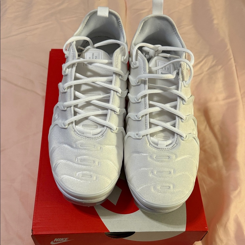 Nike All-White Air Vapormax Plus Sneaker